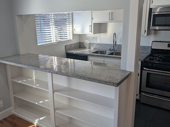4th image of 7068 Lanewood Ave APT 12