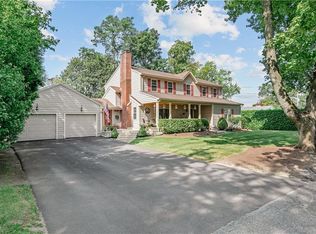 40 Colonial Rd, Bristol, RI 02809