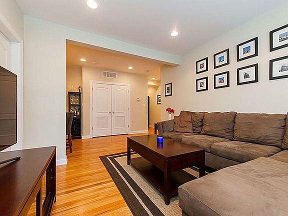 2nd image of 3800 N Marshfield Ave #38082