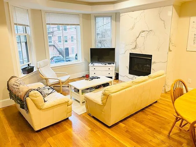 Building Photo - 472 Green St #2