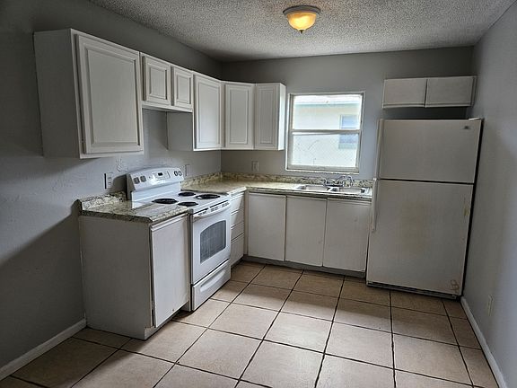 2nd image of 3843 18th Ave S