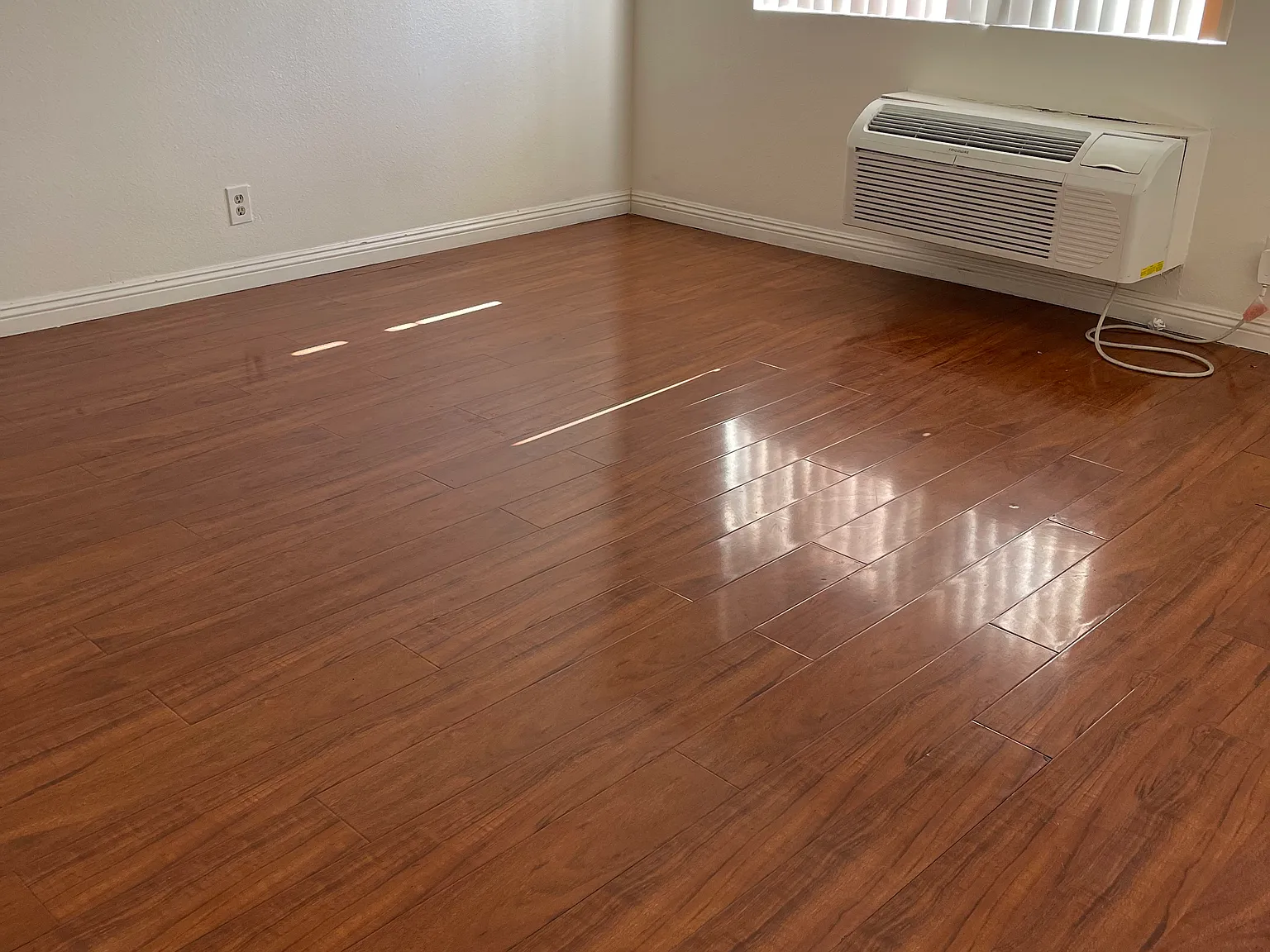 2 bed, 1100 sqft, $2,400 — Photo 2