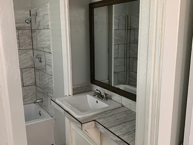 517 S Bolton St #1 — Photo 16