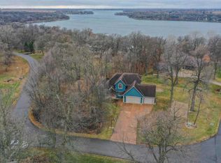 17049 Walnut Ln, Spirit Lake, IA 51360