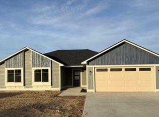 1303 Broce Bnd, Dodge City, KS 67801