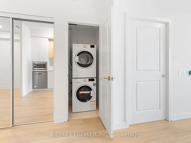 30 Upper Mall Way #909 — Photo 32