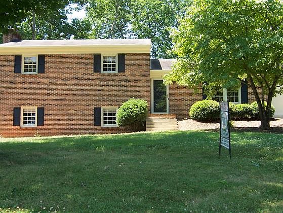 1st image of 326 Mountain Peak Dr
