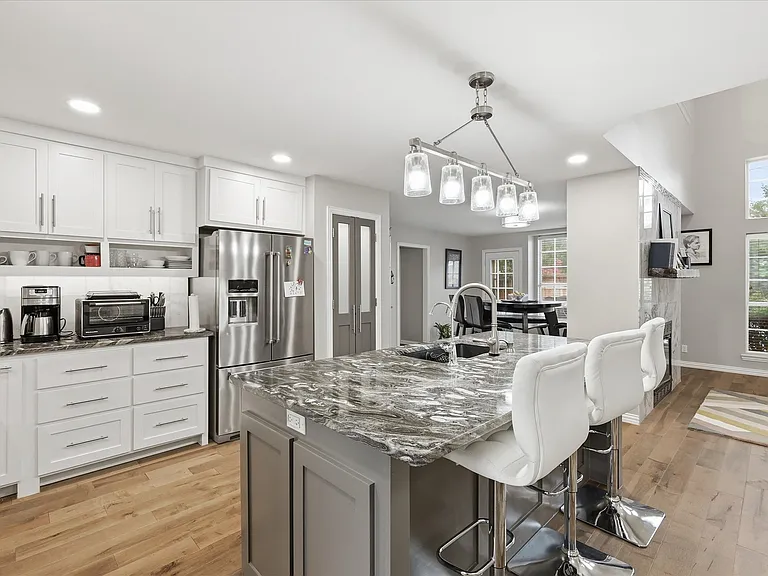 600 Raintree Cir — Photo 17