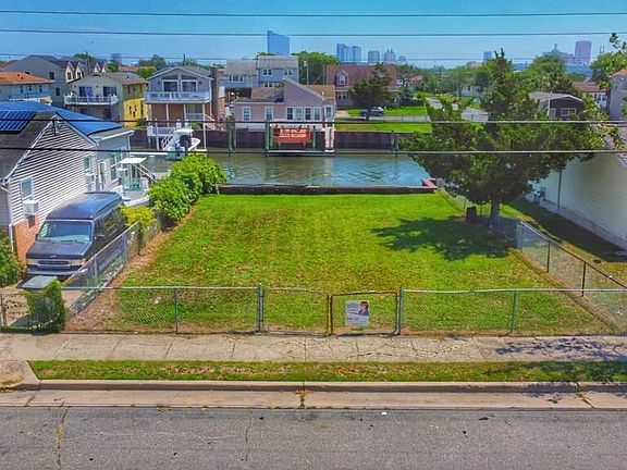 4th image of 2236 Murray Ave