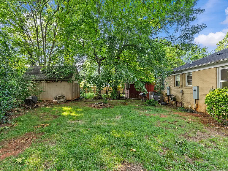 2301 Laburnum Ave — Photo 21