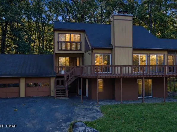 334 Somerset Dr, East Stroudsburg, PA 18301