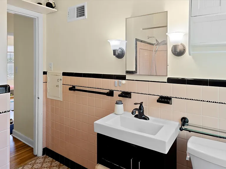Bathroom 2 (upstairs)