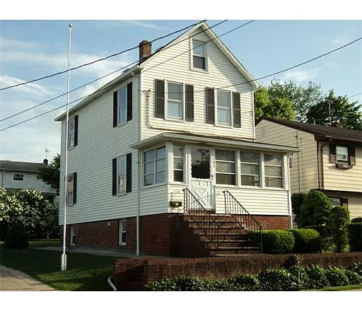 102 Prentice Ave photo 1