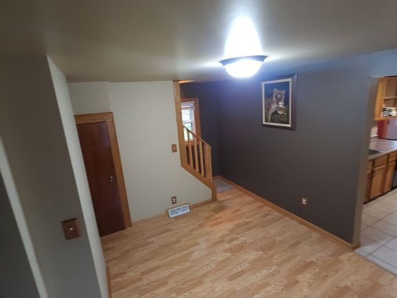 4th image of 425 N Main St