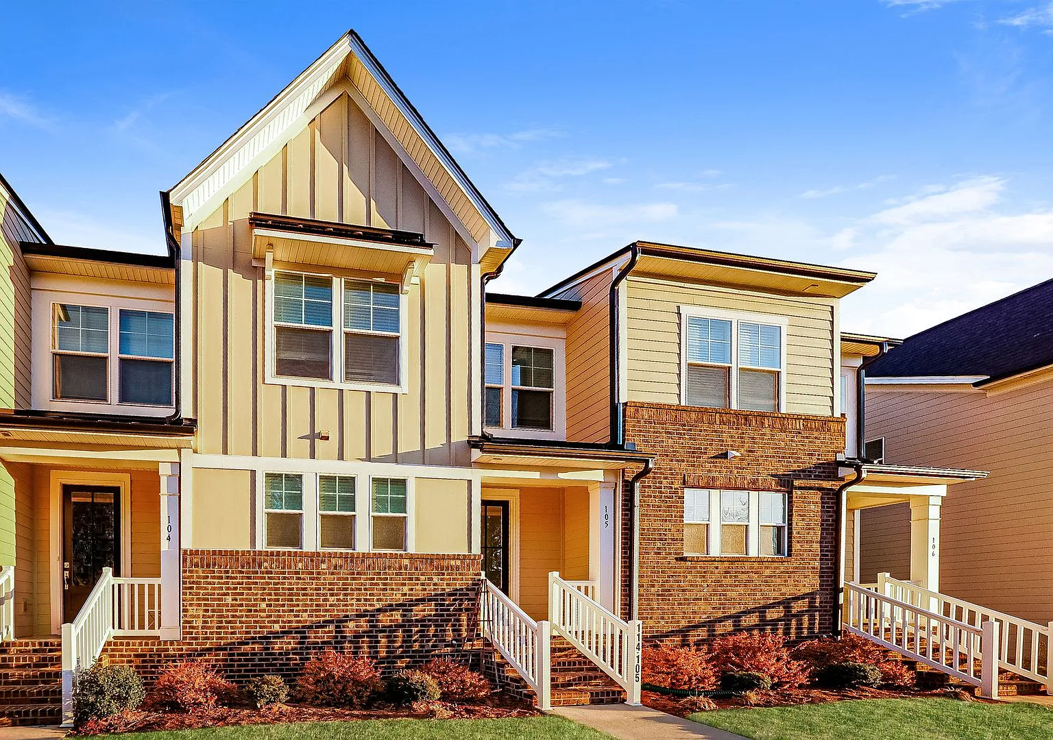 3-Bedroom, 2.5 Bath Townhome for Rent in Mooresville, NC | Attached 2-Car Garage & Modern Kitchen — Photo 2