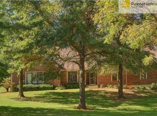 18090 Canterbury Rd, Stilwell, KS 66085