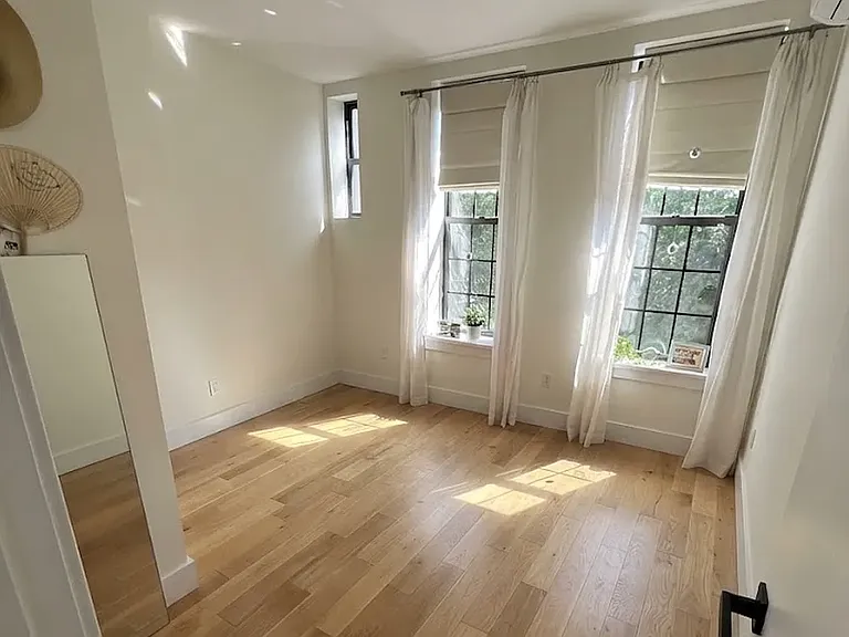 482 Onderdonk Ave #2L — Photo 16