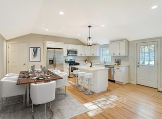 8 High Hill Rd, Mount Sinai, NY 11766