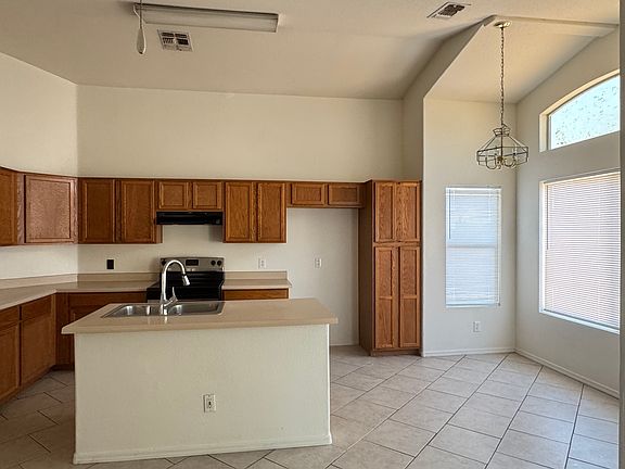 4th image of 9308 E Carmel Ave