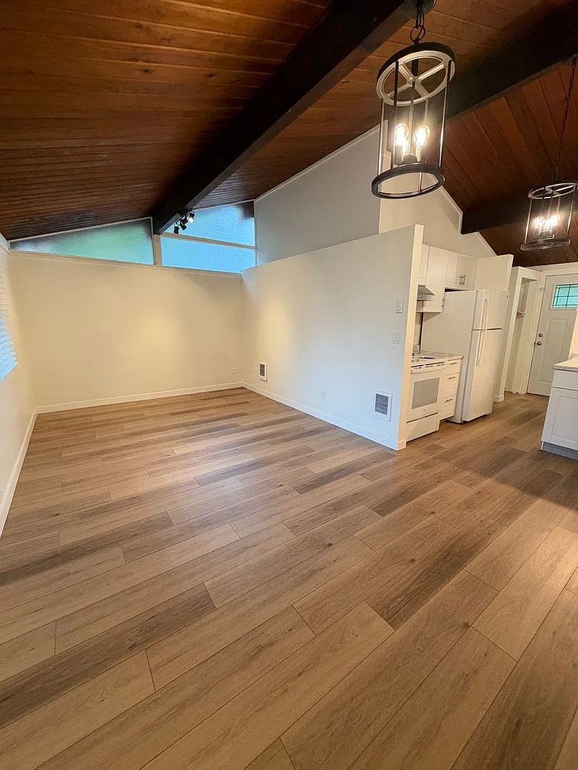 15801Larch Way — Photo 2