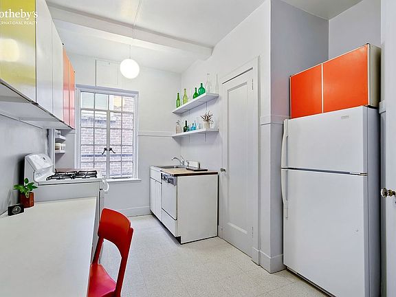 3rd image of 50 E 10th St Unit 7K