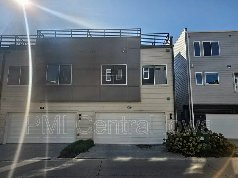 3 bed, 2.5 bath, 1643 sqft, $2,695 — Photo 2