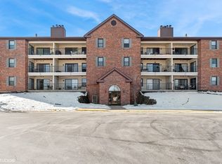 631 Hapsfield Ln APT 104, Buffalo Grove, IL