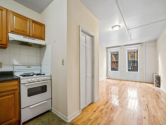 3rd image of 365 W 120th St #1A