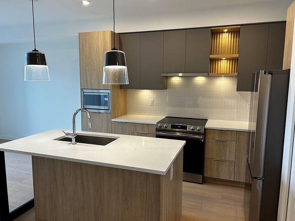 1st image of 20695 Eastleigh Cres #505