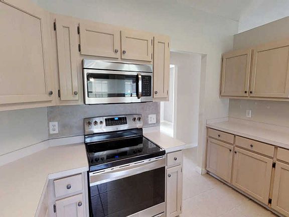 2nd image of 2097 Aurora Dr