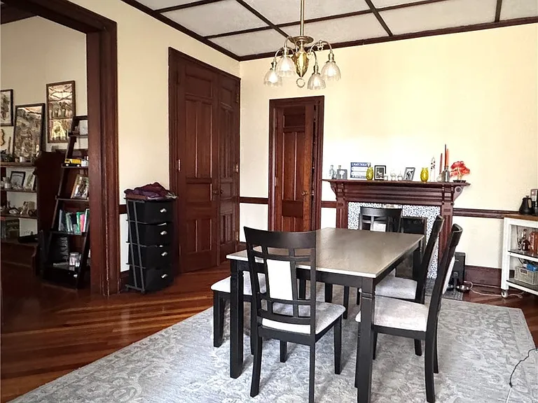 19 Chestnut St — Photo 2