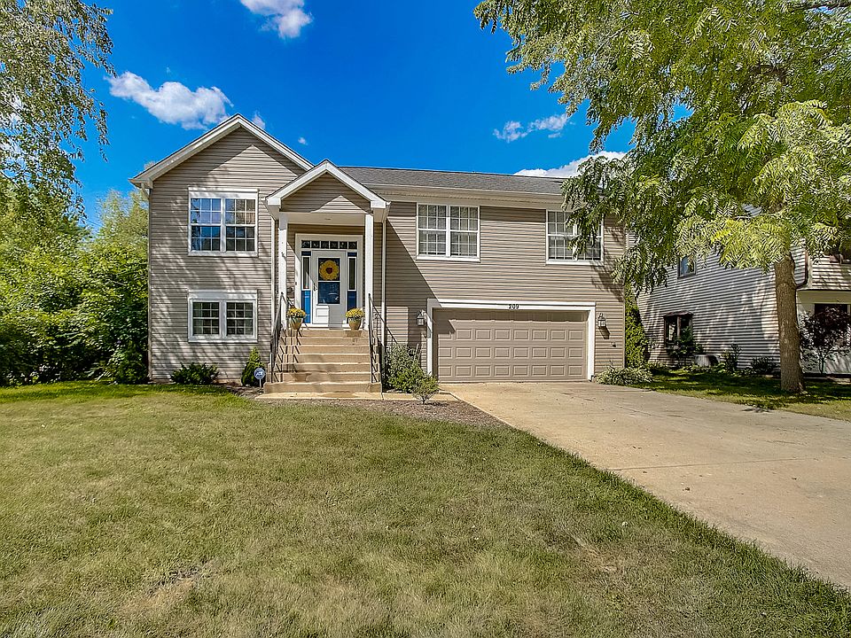 1st image of 209 W Country Dr