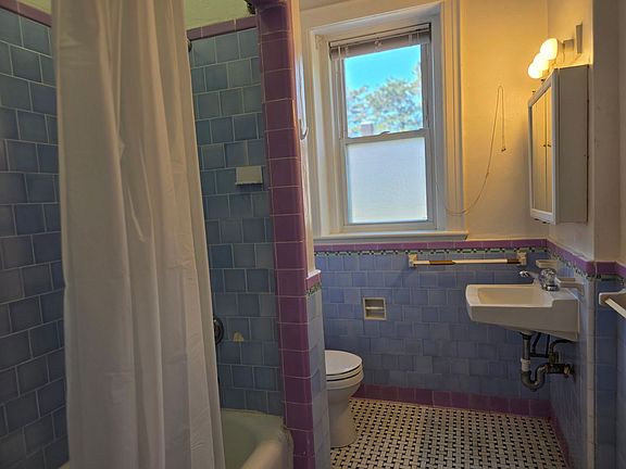 4th image of 2039 Commonwealth Ave APT 5