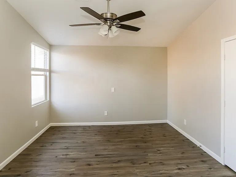 16104 W Jefferson St — Photo 10