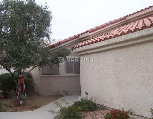 2nd image of 605 Yacht Harbor Dr