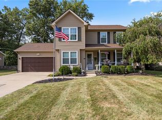 8020 Oak Tree Dr, Lorain, OH 44053