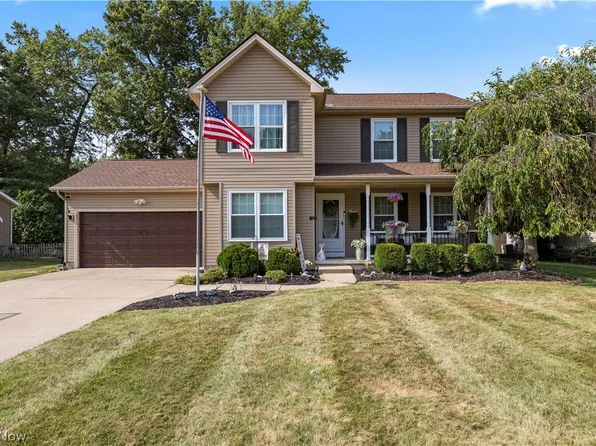 8020 Oak Tree Dr, Lorain, OH 44053