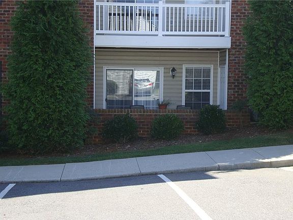 3rd image of 623 Wyndhurst Dr Unit 8