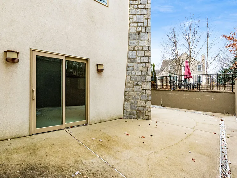4602 Sandwich Ct — Photo 93