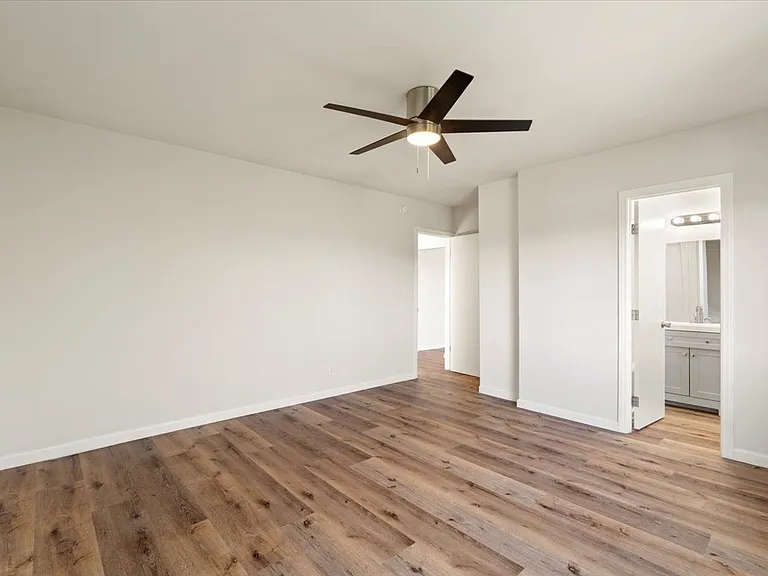 2233 S Ridgeley Dr #301 — Photo 9