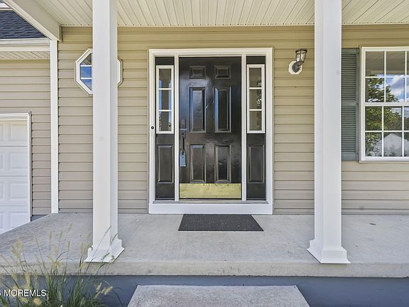 3rd image of 73 Timberline Road