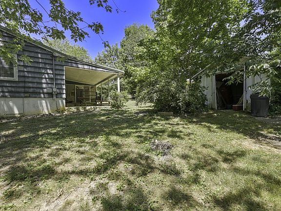 3rd image of 205 Hilltop Dr