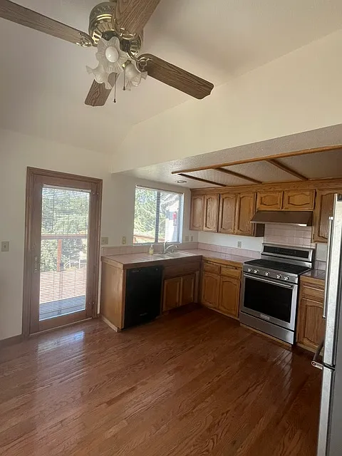 3 bed, 2.5 bath, 1781 sqft, $3,350 — Photo 3