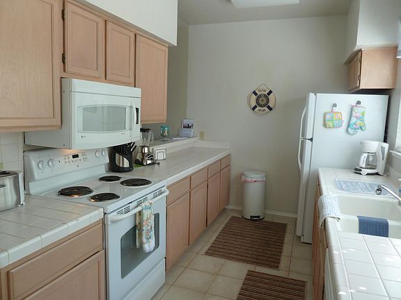 5th image of 200 W Cliff Dr Unit 37