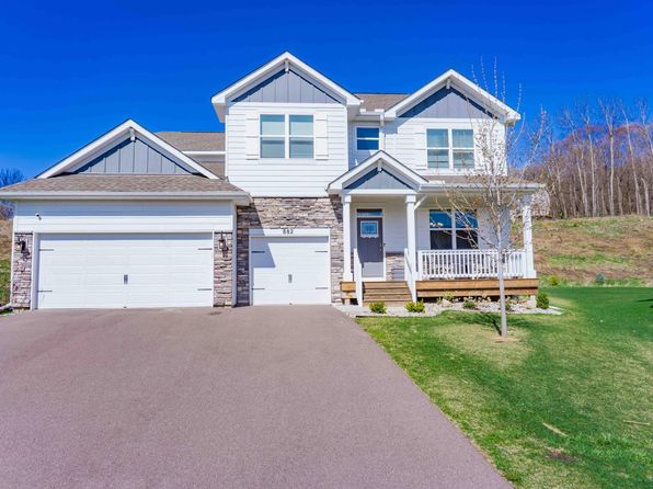 882 Redmond Dr, Carver, MN 55315