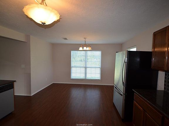 3rd image of 567 Yaupon Dr