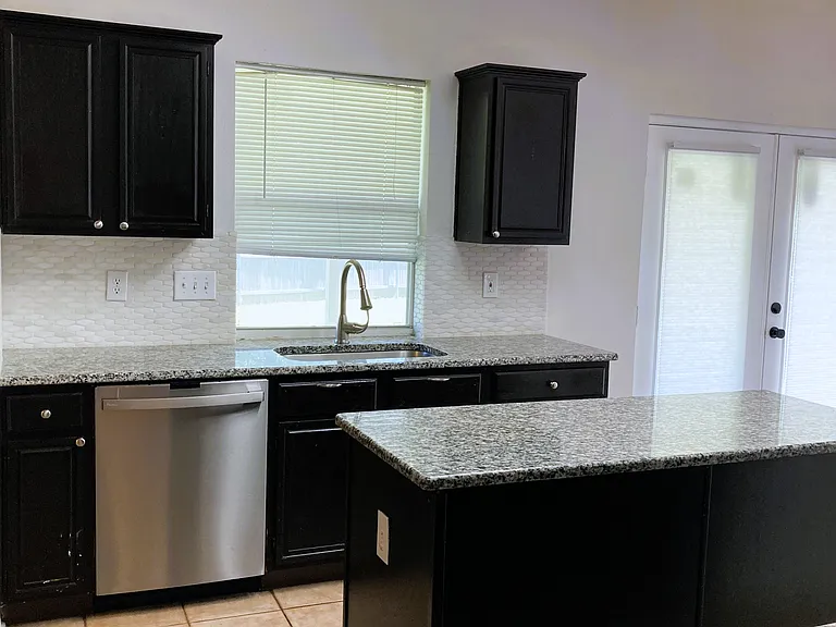 2078 Belvedere Dr — Photo 6