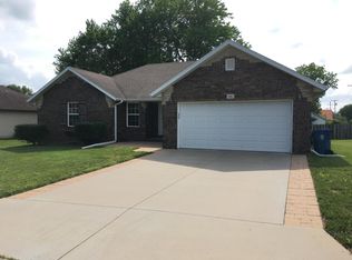 311 Park Cir, Sparta, MO 65753