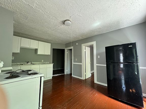 2nd image of 156 Orange St #2C