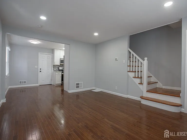 545 Olive Pl — Photo 15